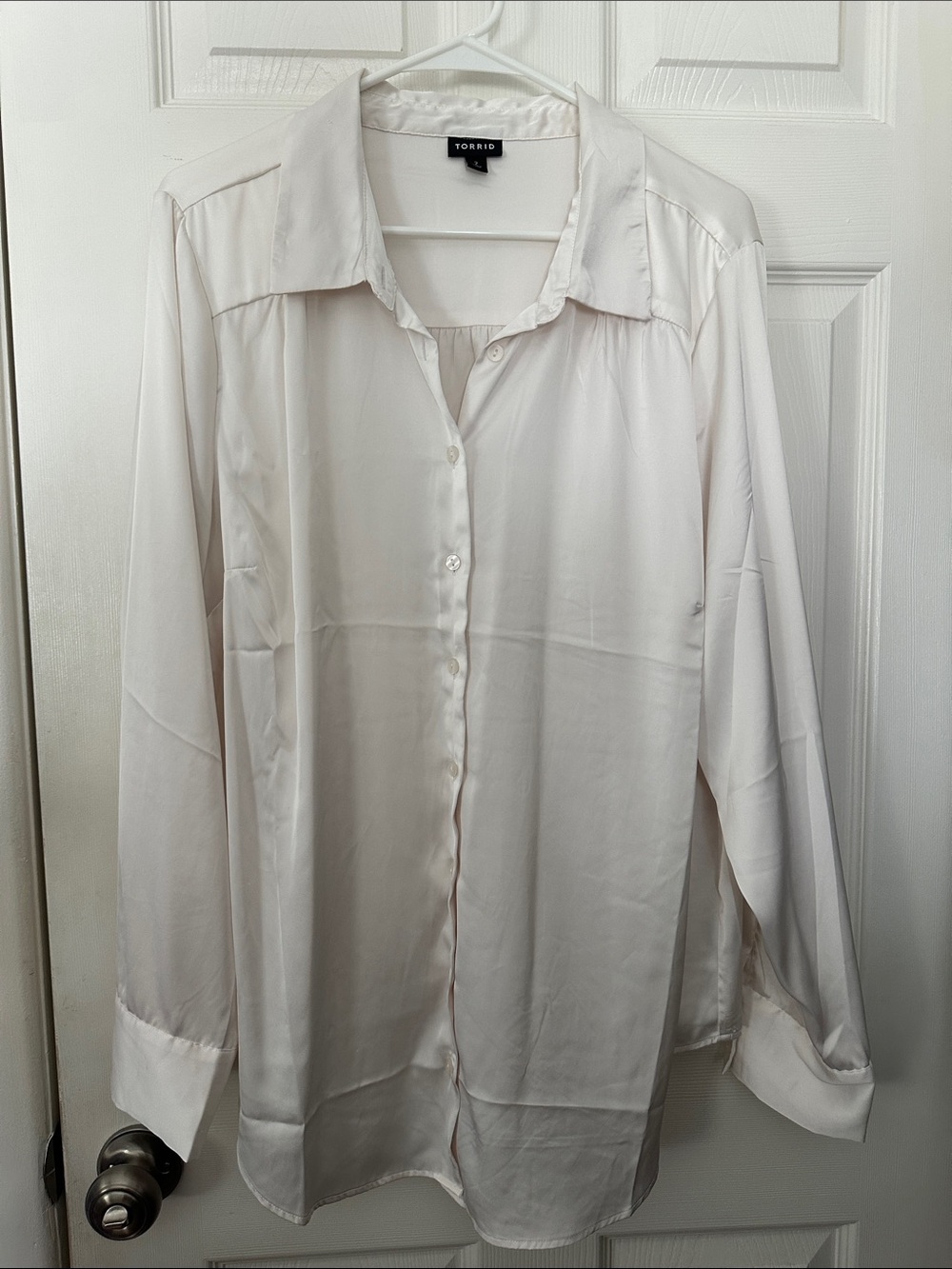 torrid Cream Button-Down Long Sleeve Blouse